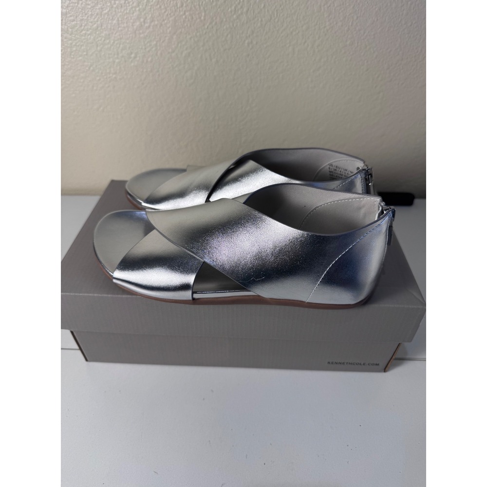 NWT Kenneth Cole Reaction Selena Sandals Women Size 6 Silver Metallic Minimalist